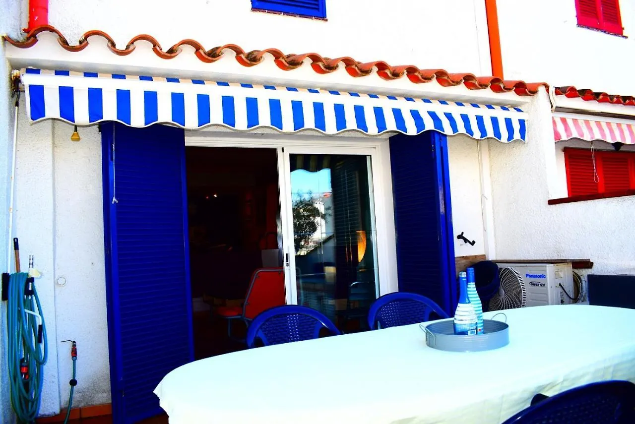 Holiday home 395-Casa Canal 4 Dormitorios Empuriabrava